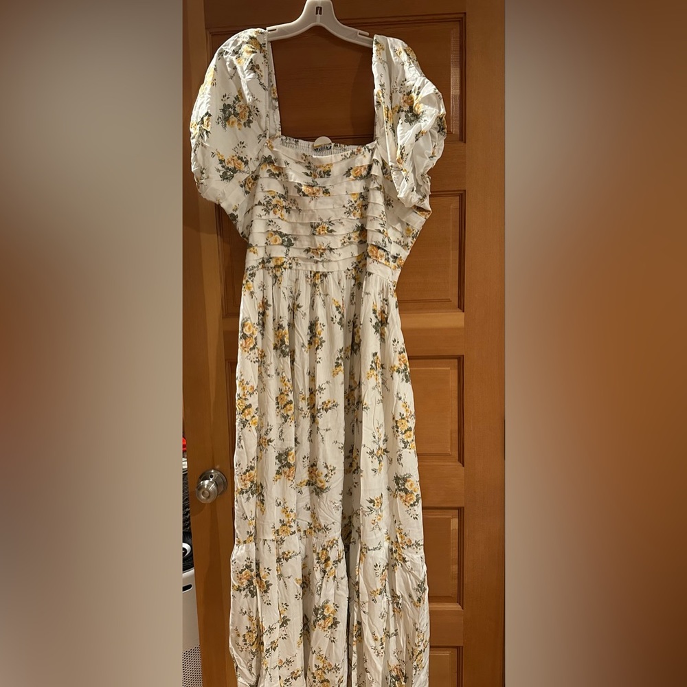 Arula Floral Maxi Dress in White and Yellow